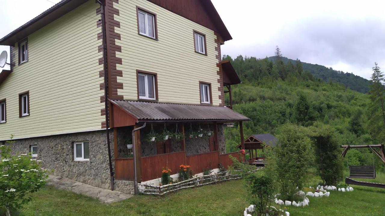 Родинна Оселя Slavske Ngoại thất bức ảnh