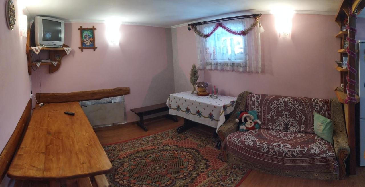 Родинна Оселя Slavske Ngoại thất bức ảnh